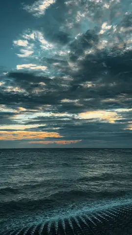 Nếu từ bỏ một người dễ dàng đến thế, thì chẳng ai tự giày vò bản thân mình như thế cả..! #dulich #hoanghon #binhminh #tamtrang #daophuquy 