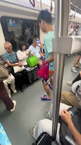 👴🏻: đang mệt còn gặp mày nữa