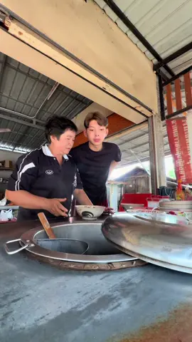 มาเเล้วก๋วยเตี๋ยวยายจ่อยอารมณ์วีน55