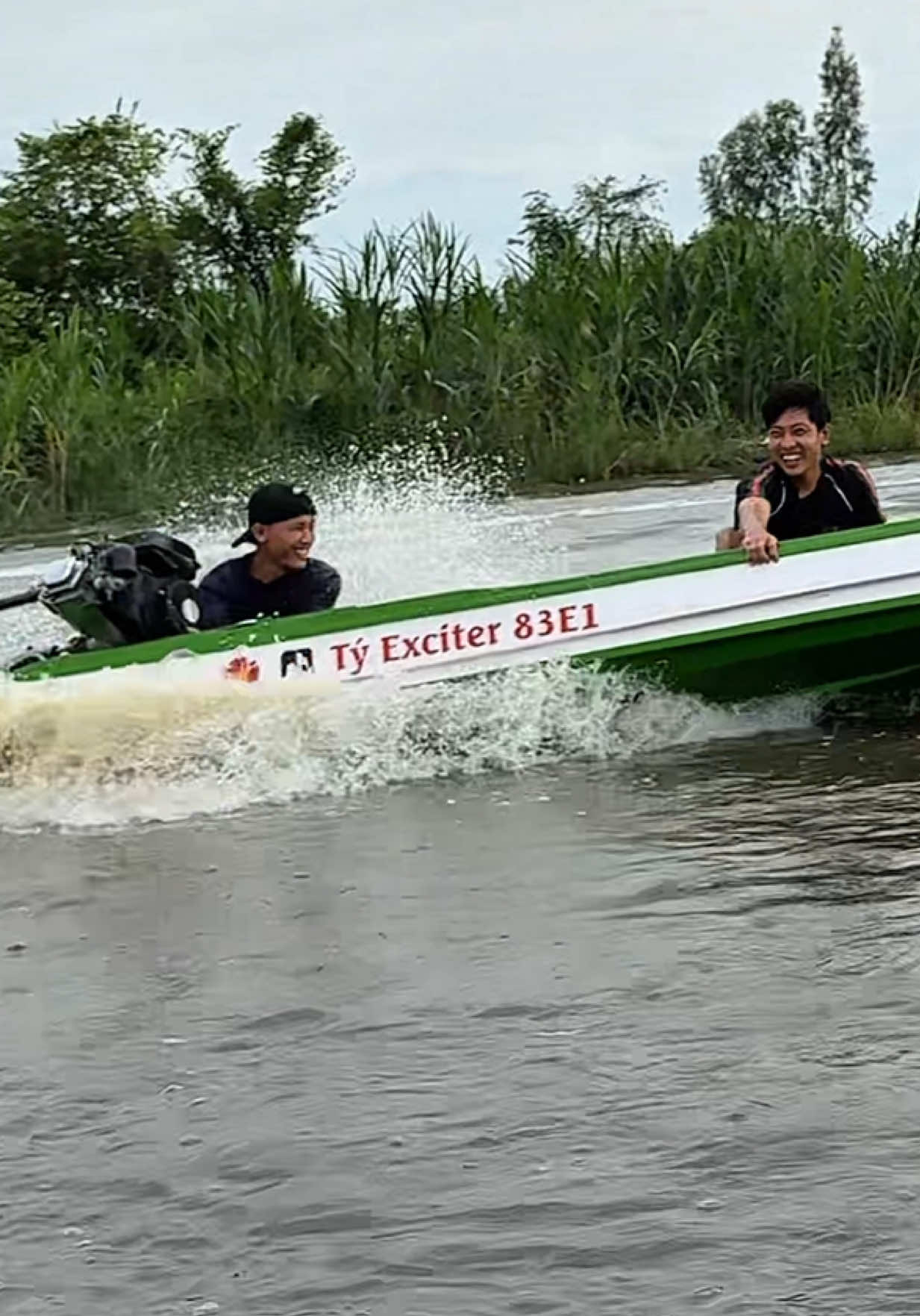 Chỡ thằng cốt chơi vòng tròn 😆 #tyexciter83e1 