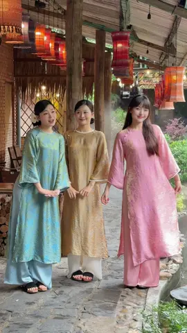 +1 chiếc nhạc trend lưu lẹ về Tết nhảy với cị elm bạn thân nah 🤭  Elm Áo dài tơ óng Khê Vân trình làng vào lúc 11h 9.11 nhee ~~ See yahh 🌸 #trending #chupanhtet #tet2026 #viralvideo #aodaitet 