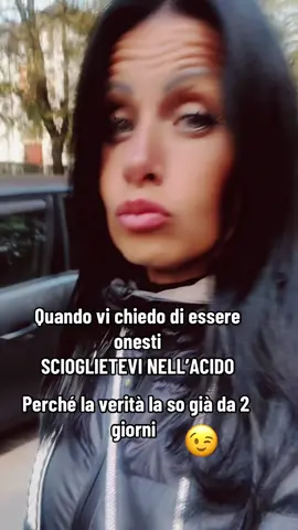 Vi piace mentire😂🫵#lamilanesedelsud #ypシ #ypfッ #viraltiktokr #perte @Silviasmilzo82 @REGINA NERA RESISTETE 🫵🖤🇮🇹 @Reginanera🖤 @silviacuorenerissimo @Regina nera non molla 🖤 