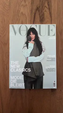 Dakota Johnson for Vogue Germany, NOV 25. #vogue #dakotajohnson #condénast #fashion 