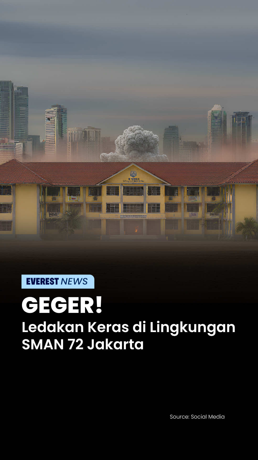 Peristiwa mengejutkan terjadi di lingkungan SMA Negeri 72 Kodamar, Kelapa Gading, Jakarta Utara, pada Jumat (7/11) sekitar pukul 12.00 WIB, ketika ledakan terdengar dari area masjid sekolah. Tak lama kemudian, seorang pria ditemukan t*w*s di area belakang sekolah dengan luka parah dan genangan d*r*h di sekitarnya. Di dekat jasadnya ditemukan barang menyerupai senjata api laras panjang dan p*st*l revolver. Insiden ini juga mengakibatkan satu siswa luka berat dan tujuh siswa lainnya luka ringan, yang telah dievakuasi ke rumah sakit terdekat. Saat ini, area sekolah telah disterilisasi oleh Tim Jihandak, Damkar, dan aparat kepolisian. Hasil penyelidikan awal menunjukkan adanya indikasi ideologi ekstrem dan unsur “copycat terrorism”, dengan tulisan-tulisan di senjata seperti “WELCOME TO HELL” dan “For Agartha” yang mengacu pada pelaku p*nemb*kan massal dunia. Namun hingga kini, belum ada kepastian terkait motif sebenarnya. Beredar dugaan bahwa pelaku merupakan korban bullying, tetapi informasi ini belum dapat dipastikan kebenarannya. Pihak Everest Media mengimbau seluruh EverestFam untuk tidak menyebarluaskan kabar yang belum terverifikasi, serta menunggu informasi resmi dari pihak berwenang demi menjaga ketenangan publik. #everestmediaid #berita #beritatiktok #sma72jakarta #beritaviral 