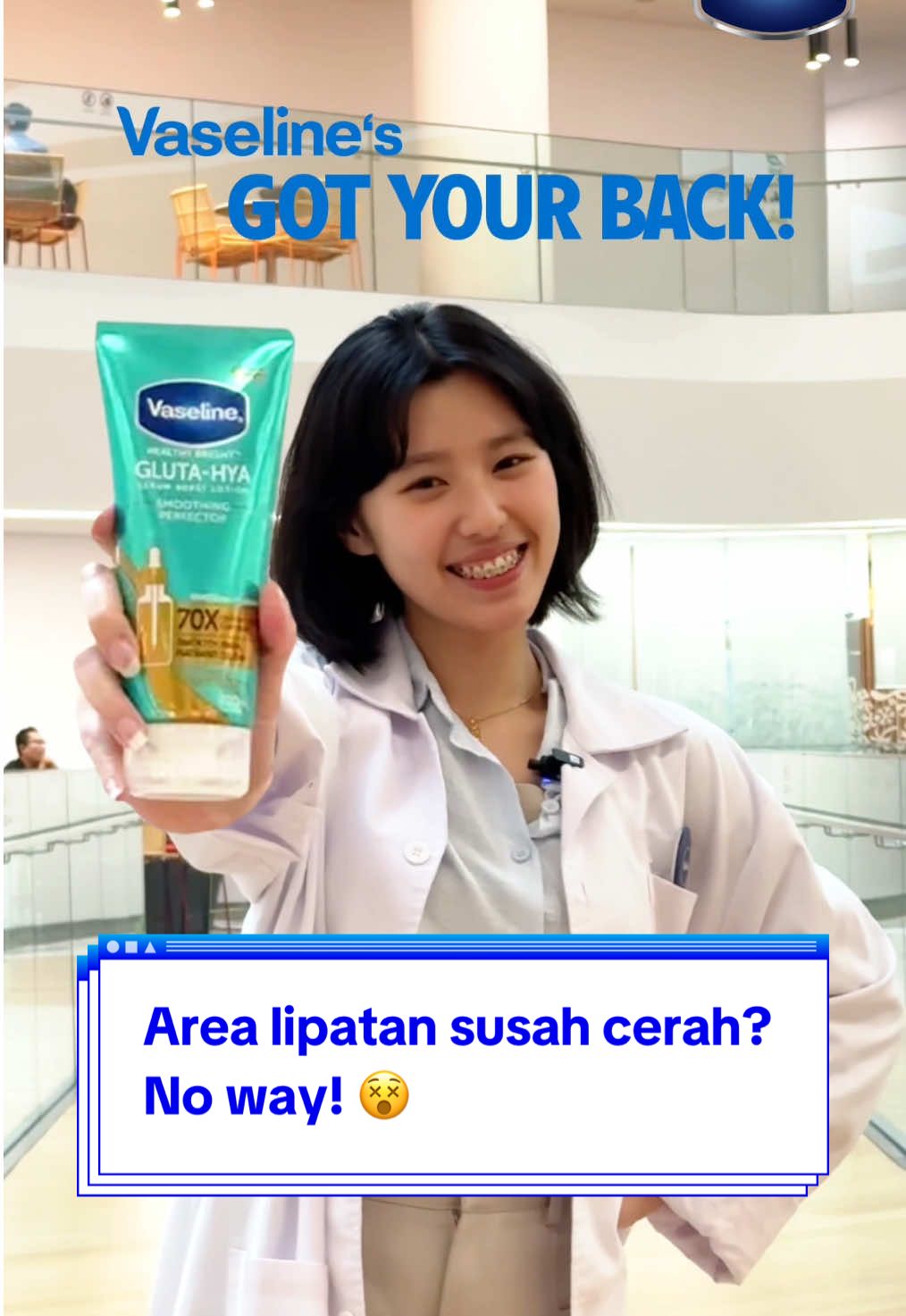 Scrub aja gak cukup! Sel kulit mati di area lipatan sering menumpuk karena susah dijangkau. Vaseline Gluta-Hya Smoothing Perfector bikin momen eksfoliasi kamu jadi lebih gampang karena bisa cerahkan kulit sampai ke lipatan. Save video ini dan cobain Vaseline biar kulit makin cerah dan mulus 💙