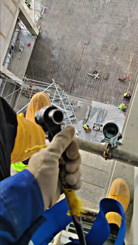 Laki laki dengan taman bermainnya #scaffolding ##CapCut #kuli #fyp 