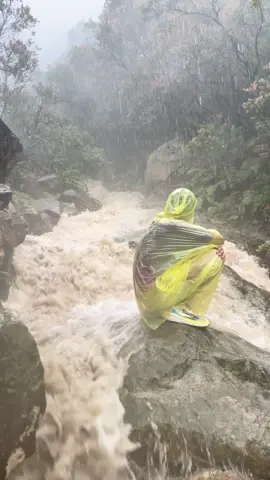 hampir di post mountnesia😭#kawahcandradimuka #mountain #pendakigunung 