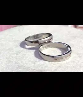 pesanan nya ready bahan silver custom cincin inpianmu di Bensweddingring? Karena bisa menyesuaikan budget mu •Free Box •Free Ukir nama Laser Costum cincin impianmu disini dengan 💍 Harga yang affordable 💍 Desain yang beragam serta 💍Bahan yang Berkualitas Proses pembuatan 2-3 hari Yuk konsultasikan cincin impianmu sekarang 🥰 Yuk konsultasi/order : 📱WhatsApp admin :        0821 7021 2906 👉 free box,ukir nama laser & free ongkir se sumatera barat 👉 bisa juga custom model tersedia dengan bahan :  - Emas - Paladium - Silver #cincinkawin #cincinnikah #cincintunangan #ukirnamalaser #bensweddingring 
