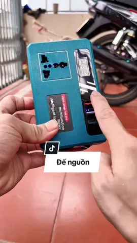 Bộ đế chuyển đổi nguồn 18v - 21v lên 220v khá hữu ích những ngày mất điện. #dechuyendien18den21len220v #dechuyendoidien #dechuyennguonpin 