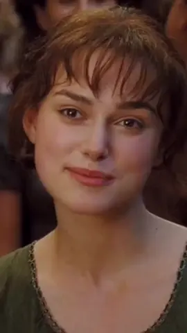 La trama di Orgoglio e Pregiudizio segue le vicende delle cinque sorelle Bennet, in particolare l'intelligente Elizabeth, quando l'arrivo di un ricco scapolo, Charles Bingley, nella loro campagna inglese scuote la loro vita. Bingley si innamora della sorella maggiore Jane, ma il suo amico orgoglioso, Mr. Darcy, disprezza la famiglia Bennet, soprattutto Elizabeth, alimentando la sua antipatia. Tra malintesi, tentativi di matrimonio e la fuga di una sorella minore, Elizabeth e Darcy superano i loro 