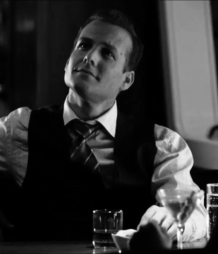 Și mi-a spus: Miroși măreția. Nu a fost prima dată când mi s-a spus, apoi am înțeles că poate, doar poate, nu că mă simt mare, poate alții se simt mici lângă mine. Singurul lucru măreț pe care îl dețin sunt visele mele, pe care nu le pierd niciodată din vedere. Este adevarat ca am tintit foarte sus si tot foarte jos sunt, dar nu ma voi opri, chiar daca imi confunda determinarea cu aroganta.