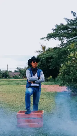 Effort yang disalahartikan lahir dari keinginan untuk dilihat, dibalas, atau diakui. “Aku berusaha biar dia bahagia.” Effort yang sehat bukan untuk memanipulasi perasaan orang lain, tapi untuk menunjukkan nilai diri dengan tulus. Jika usaha hanya demi diterima, bukan lagi ketulusan, tapi keterikatan emosional yang tidak sehat. Effort sejati adalah tentang memberi, bukan menuntut balasan. Effort sejati lahir dari kesadaran, ketulusan, dan komitmen untuk bertumbuh. #motivation #4upage #4u #Love #MentalHealth 