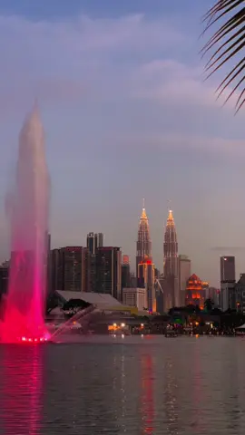 Evening stroll hits different             #kualalumpur #malaysia #tamantasiktitiwangsa #titiwangsa #sunset 