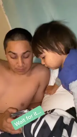When the baby snuggles up to dad’s chest🤣 #funny#fyp#usa#DadAndBaby#funnybaby