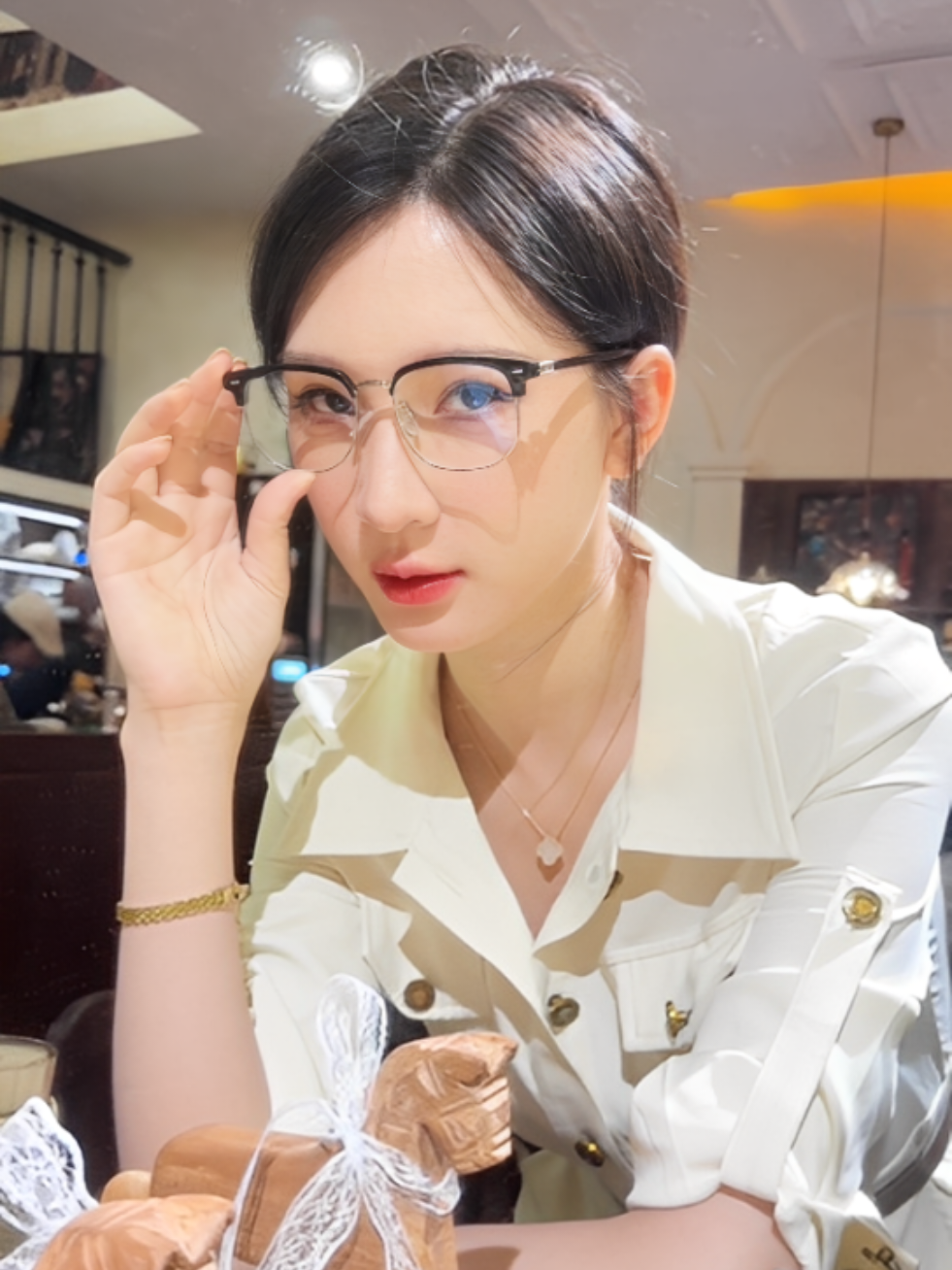 W/ Glasses🤓 #yangjie #friskalaguna #chinesegirl #dramachinese #fyp 