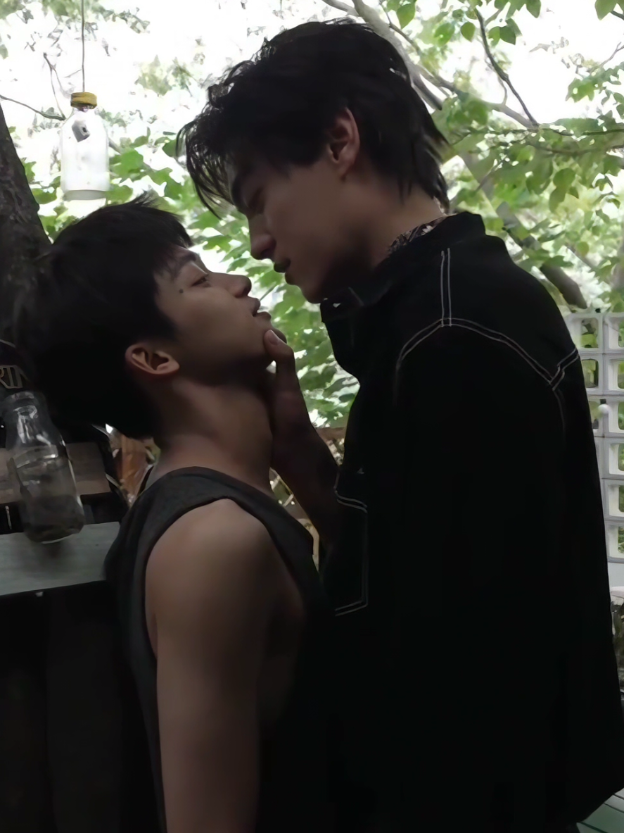 Sabar tian, tatapnya jangn gitu juga kali.. binimu cuman dipegang bentar doang kok 🤣💛💙 #tianziyu #ziyu #tianxuning #revengedlove #rayban99 