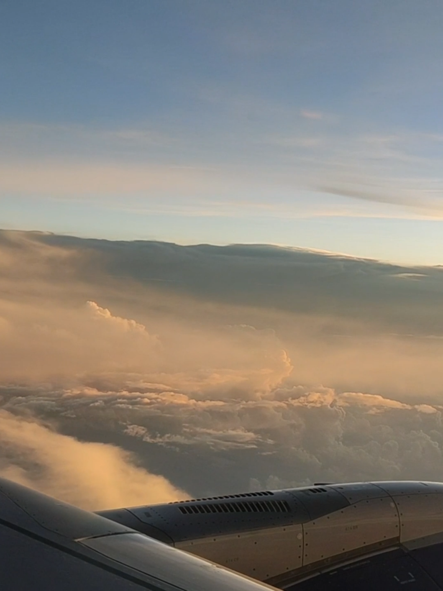 Nie chodzi o to, ile żyjesz - tylko w ilu sercach zostaniesz. 🤍  „Czy ktoś nas wspomni” - utwór, który przypomina, że warto być dobrym. #polskamuzyka #życie #pamięć #wspomnienia #muzykazduszą