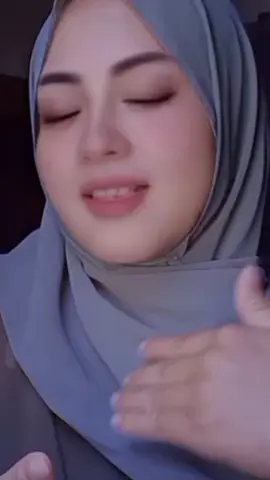 jalok e wong lanang istri seng solehot setia karo wong lanang ,, tpi awak e dw tebar pesona kro wedok an liyo .... 😅😅 Hayoo omongo GK age poro wong lanang