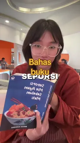 Masih menjadi novel no 1 buat aku di 2025 ini #seporsimieayamsebelummati #novel #rekomendasibuku #bukumotivasi #hidup 