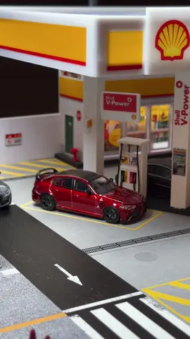 Alfa Romeo Giulia Quadrifoglio 這台是你們心目中的轎跑嗎？ ##模型車##加油站