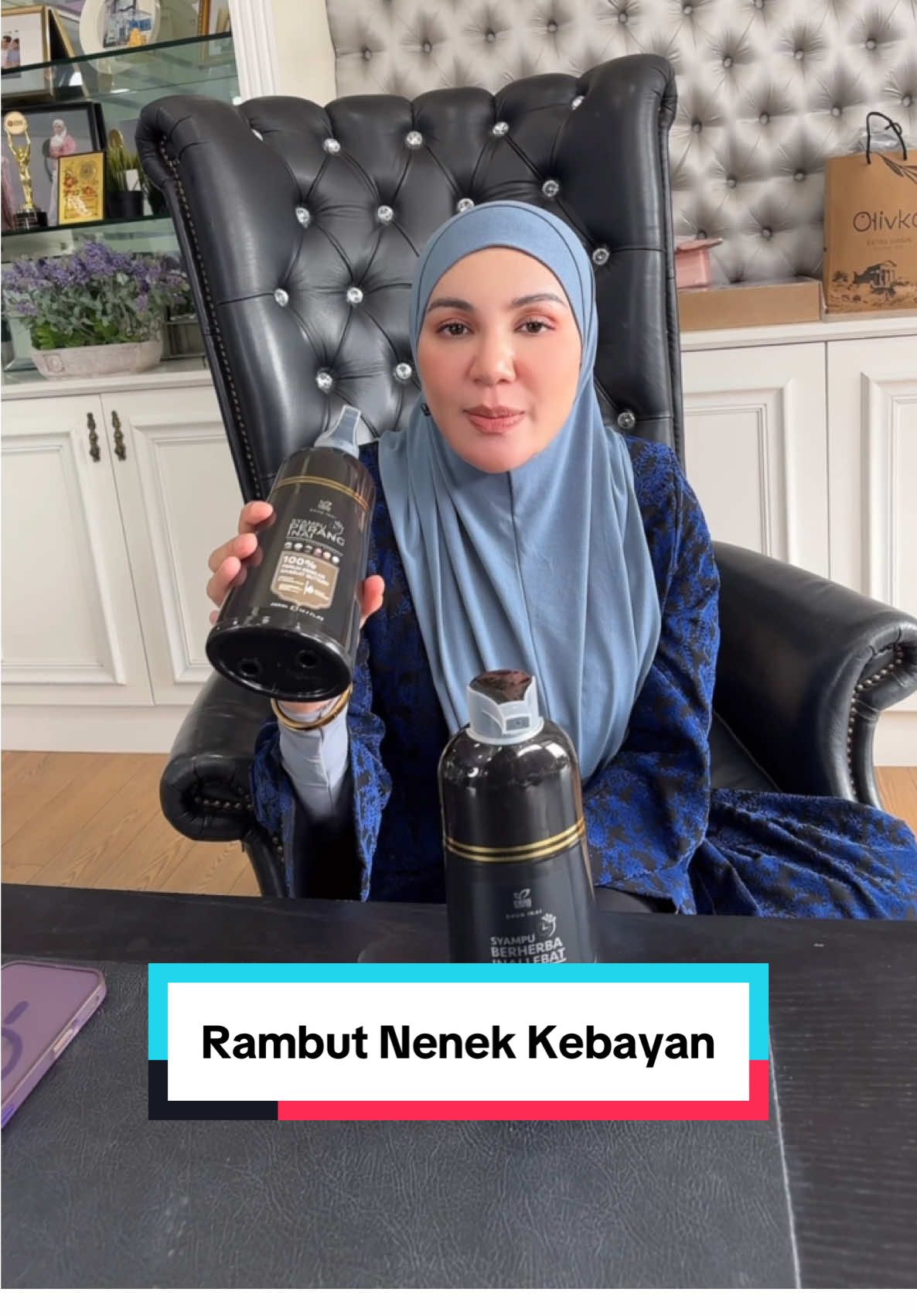 Replying to @Mamaomey senang je awak nak pakai. Buat macam syampu biasa je. Nak beli jangan malu sebab mama sendiri pun pakai. Papa cakap rambut mama macam nenek kebayan sebab ada uban😂 beli tau jangan malu