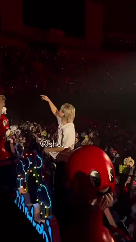 スタンド最前だったのに何もできなかったの唯一後悔😢 でも紫耀くんの幸せそうな笑顔を沢山見れたので満足😭❤️ (次回絶対リベンジさせてください！ #Niらいぶ #number_i_livetour2025  #平野紫耀  @Number_i official 