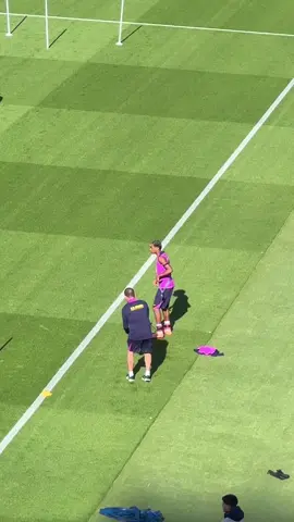 Lamine Yamal calienta aparte en el entrenamiento del Barça 💪🏼