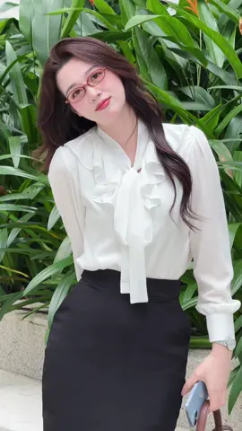 Áo sơ mi tằm ý phối chân váy bút chì thanh lịch nhẹ nhàng ✨ #lamerci #somi #thoitrangcongso #dilammacgi #xuhuong 