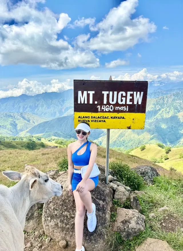 life hurts, nature heals🏔️🍃.                                           #Hiking #hikingadventures #alangsalacsacquadpeak #kayapatrilogy 