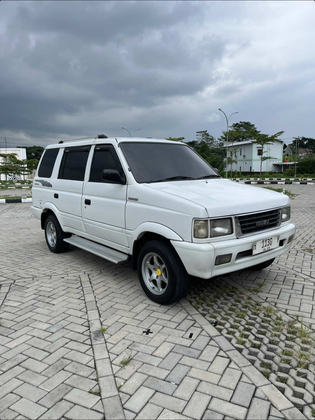 Isuzu Panther New Hi Grade (NHG) th 1998 Warna Super Langka (Rare) Asli Putih - Body Utuh Full Kaleng - Cat Mulus - Interior Original - Mesin Super Halus  - Kaki2 Enak - ⁠Velg Original - ⁠AC Double - ⁠Ban Tebal - ⁠CC 2.5 Direct Injection - ⁠Barcode Solar Nempel HARGA 73jt nego  Lokasi Salatiga Kota WA 085156515426 #fyp #beranda #isuzu #isuzupanther #panther 