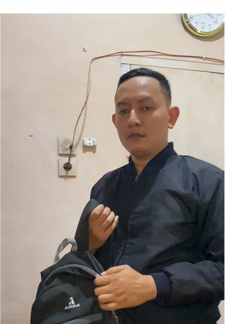 Yang penting kan tempat minum    #vidiolucu #random #pasutri 