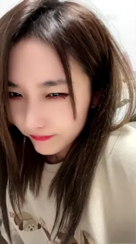 Cái hồi má bánh bao rất thích ghẹo chúng tôi chọt má mà hong cho, giờ thì cho rồi mà hay làm giá lắm #徐楚雯 #xuchuwen #từsởvăn #gnz48 #trend 