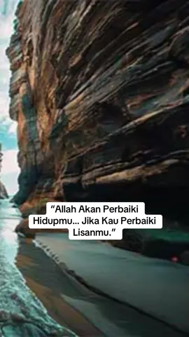 Surat Al-Ahzab ayat 70–71,  Kadang kita ingin hidup tenang, ingin Allah perbaiki rezeki, hubungan, dan hati kita… Tapi tanpa sadar, justru lisan kita yang merusaknya. Allah sudah berfirman dalam Surah Al-Ahzab ayat 70–71: يَا أَيُّهَا الَّذِينَ آمَنُوا اتَّقُوا اللَّهَ وَقُولُوا قَوْلًا سَدِيدًا “Wahai orang-orang beriman, bertakwalah kepada Allah dan ucapkanlah perkataan yang benar.” Lalu Allah lanjutkan: يُصْلِحْ لَكُمْ أَعْمَالَكُمْ وَيَغْفِرْ لَكُمْ ذُنُوبَكُمْ “Niscaya Allah akan memperbaiki amalmu dan mengampuni dosamu.” Ternyata kunci hidup yang Allah perbaiki… bukan banyaknya doa kita, tapi seberapa jujur dan bersih lisan kita. Berapa kali kita menyakiti orang dengan kata? Menghina, mengeluh, mengadu domba, atau sekadar berbohong kecil. Semua itu ternyata mengotori hati dan menutup keberkahan. Tapi saat kita mulai menahan lisan, berkata lembut, jujur, dan penuh hikmah — Allah janji: Dia akan perbaiki hidup kita. Jadi sebelum minta hidupmu diperbaiki, mulailah dengan memperbaiki apa yang keluar dari mulutmu. Karena bisa jadi… yang membuat hidupmu sulit, bukan takdir — tapi lisannya sendiri.  “Ya Allah, jadikan kami termasuk orang yang selalu berkata benar, perbaikilah amal kami, dan ampunilah dosa kami.” #QuranTadabbur #RenunganHati #tilawah #fyp 