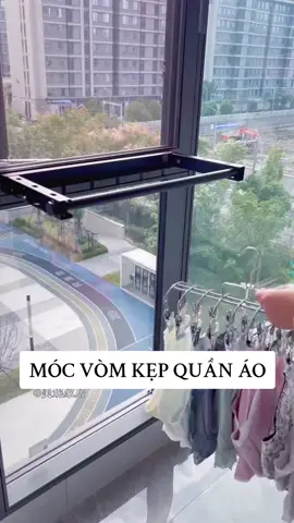 Giá phơi đồ inox đa năng, một móc treo và 20 kẹp để phơi tất, đồ lót, v.v. Thật tiện lợi! 