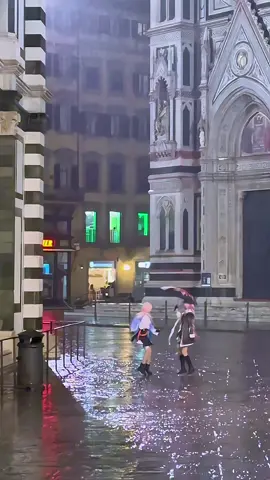 saw March and Evernight dancing in the downpour #cosplay #HonkaiStarRail #hoyoverse #evernight #firenze 