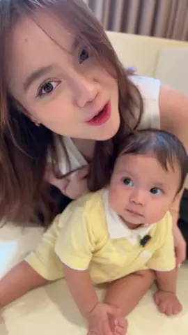 Titip elzhard ya guysss 👶🏻  perintilan ini yg selalu aku bawa, terutama sunscreen dari @Loluna Official 