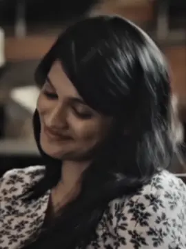 ඉතින් උඹ මට පේන මානෙක පිපුන එකම මදිද ? 🌓 විල මැද සුපිපි නෙළුම් මල් සුන්දරය. වරු ගණන් ඔහේ බලා සිටිය හැක. ඒ අතර එක් නෙළුමකට මගේ දෑස් නතු විය. පින්පාට නෙළුම් මල ! දෑස් ඉන් ඉවතට ගැනීමට සිතීමවත් කළ නොහැක. ඒ තරම් සුන්දරය. එකම වරද ඈතින් පිපීම ම පමණි. පහසුවෙන් නෙලා ගත හැකි නෙළුම් මට අතවනනු පෙනෙයි. නමුත් මම එක් නෙළුමකට වශී වී හමාරය. නෙලා ගත නොහැකි බව දනිමි. සිත එය පිළිගැනීමට අපොහොසත් බවද දනිමි. කුමක් කරන්නද , ඒ නෙළුම දෙස ආදරෙන් බලා සිටියෙමි. නෙලා ගත නොහැක කල , දුරින් හිඳ බලා සැනසෙමි. 