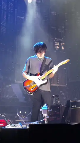 there there radiohead 11/5/2025 @ movistar arena madrid #jonnygreenwood #radiohead #movistararena #allthisradiobutnohead