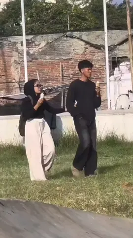 Wahai angin kenangan, berhembuslah pelan... door mantan🤣 #fyp 