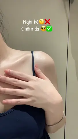 💦Mùa này chỉ có #Body_Lotion_Dou mới chữa lành nỗi những làn da khô đen chai sần thôi ạ✨🌱 • Chất kem thấm nhanh k bết rít da, k cần trùm ủ • Dưỡng trắng da chuyên sâu k làm bào mòn mỏng íu da • Cấp ẩm cao giúp da luôn giữ được độ ẩm nhất định, k làm khô da • Có độ makeup nâng tone da mỏng nhẹ tự nhiên, k bị lộ vân hay dính vào quần áo • Kem có độ chống nắng và kháng nước 🙅🏻‍♀️Khi ngưng kem da vẫn k bị hồi về tone cũ 🤌🏻Cam kết ko có tẩy!! Ko làm bào mòn da, dưỡng trắng từ sâu bên trong. Dùng đc cho cả mẹ bầu và mẹ bỉm🤰🏻 🆘Rốp rẽn dưỡng da thui mí chị uiii. Nàng nào giờ còn để da ngâm đen chai lì thì tệ lắm nhaaa🙇🏻‍♀️