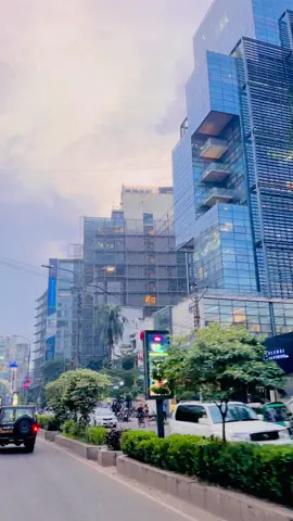 সন্ধ্যার আগ মুহূর্তে ঢাকা গুলশান ২ থেকে বনানী যাওয়ার সড়কটা সত্যিই দৃষ্টিনন্দন। #DhakaCity #Gulshan #Banani #EveningVibes #BeautifulDhaka @Saiful Raju 