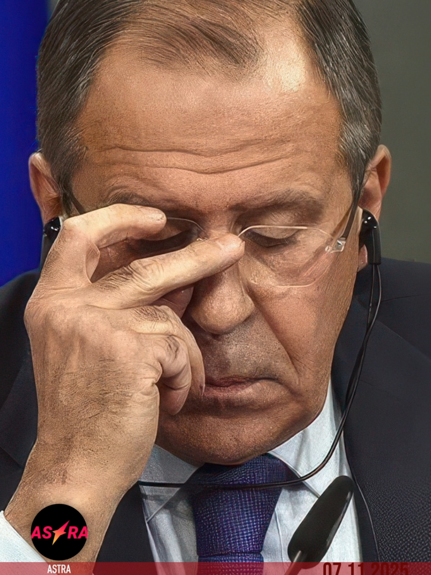 Россиянам стали массово отказывать в выдаче ипотеки. Более двух десятков родственников Путина получили посты во власти и госструктурах. Нефтегазовые доходы российского бюджета обвалились на 27%. В Госдуме предложили ввести талоны на лекарства для бедных. Лавров «согласованно отсутствовал» на совещании Совбеза после срыва саммита с Трампом. Одновременно Лавров потерял статус главы российской делегации на саммите G20. В Петербурге началась волна рейдов по поиску музыкантов, исполняющих песни «иноагентов». Шойгу предложил убедить россиян «добровольно и с радостью» ехать в Сибирь. Крупнейший на юге России Волгоградский НПЗ «Лукойла» остановил переработку нефти из-за удара БПЛА. В Свердловской области впервые завели административное дело за поиск экстремистских материалов. Информацию ФСБ передал оператор связи. Порт Баку отказался работать с нефтью «Лукойла» после санкций США. В Италии отменили выступление поддерживающего войну и Путина оперного певца Абдразакова. Президент Азербайджана объявил о переводе армии на стандарты НАТО. В Госдуме предложили напугать Запад ядерными ударами по макетам Пентагона, Биг-Бена и Эйфелевой башни. 98% производителей одежды в России оказались фейковыми компаниями. Россиянам начнут отключать мобильный интернет после возвращения из-за границы. Цены на весь алкоголь в России взлетят с 1 января 2026 года. Доступ в сеть планируют привязать к «Госуслугам». Власти объясняют это защитой подростков и борьбой с ботами. Власти Забайкалья обратились за помощью к премьеру Мишустину и Минэнерго из-за дефицита бензина. В Москве с каждым годом становится больше армян, таджиков, кыргызов, и наметилась тенденция к снижению представителей славянской популяции. В России за 10 лет упала рождаемость на 36%. #новости #news #Россия #russia #Путин #НАТО #Ukraine #glavnewz 07.11.2025