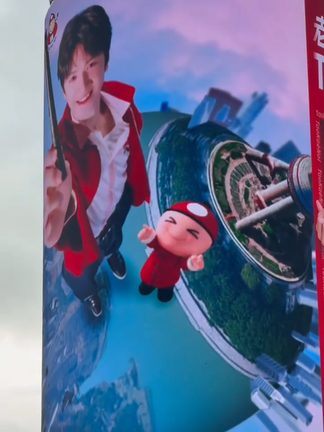 ชอบ ad เถ้าแก่น้อยมากๆๆ รอดู TVC ตัวเต็ม เห็นแว่บๆ background คือประเทศจีน เวียดนาม มาเลเซีย ไทย ..บลาๆๆ แล้วอาเซียนเนี่ย เฉินเจ๋อหย่วนเก็บมา 3 ประเทศแล้วเนอะ      มาแบบดังจริงไม่ติงนอย 😆 ชั้นมีความสุข ขอบคุณนะหย่วน 😁😁 #เฉินเจ๋อหย่วน #chenzheyuan #เฉินเจ๋อหยวน #เถ้าแก่น้อย  #TaoKaeNoiGlobalAmbassador