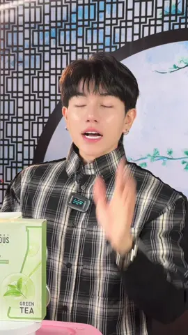 Sao cô support chị @HƯƠNG GIANG tại @Miss Universe  tới vậy 