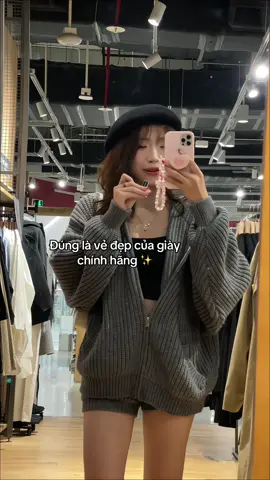 Trời ơi em này tui mang đúng nhiều vì nó dễ phối đồ lắm, mà còn chính hãng cơ #giaychinhhang #giaysneaker #giaynamnu #giaydihoc #xuhuong 