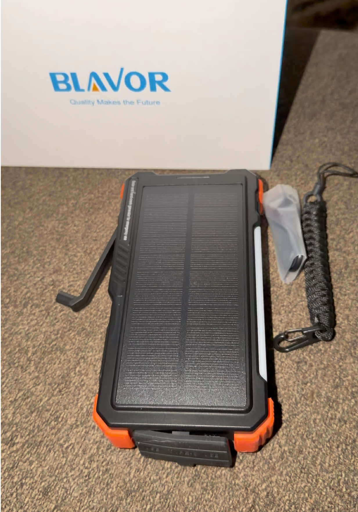 Solar powered battery charger #marisreviewchannel #solarcharger #solar #powerbank #unboxing 