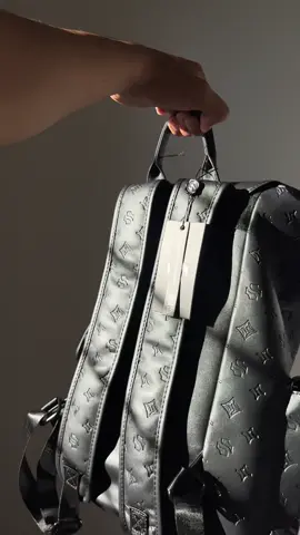 No one will guess the price it looks luxurious #shigetsu #bag #backpack #leather #foryou 