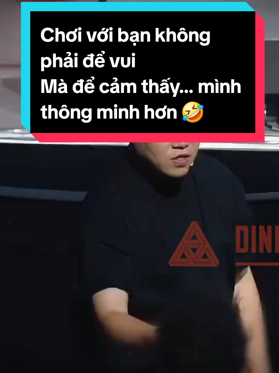 Chơi với bạn không phải để vui Mà để cảm thấy… mình thông minh hơn 🤣 #tìnhyêu #tinhyeu #tìnhcảm #tinhcam #vinh98 