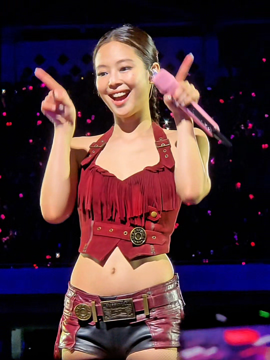 Jennie @jennierubyjane gemesh banget 🤩 yang bilang Nene kurang semangat di D1 berarti gak bener2 nonton langsung 😒😮‍💨🤔 #blackpink #deadlineworldtour  #deadline_in_jakarta  #blackpink_deadline  #blackpinkinjakarta 