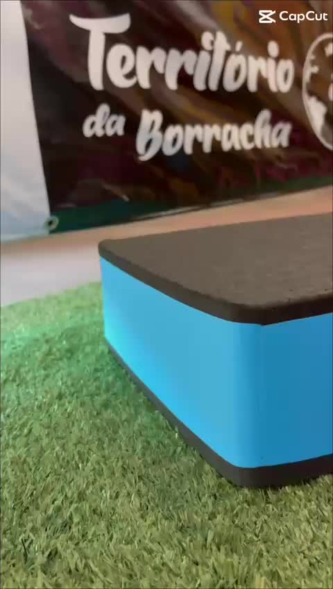 Step de Academia em EVA – 50x28x10 cm



Eleve seus treinos com o Step de Academia feito em EVA de alta qualidade! Com dimensões de 50 cm de comprimento, 28cm de largura e 10 cm de altura, este step é ideal para aulas de ginástica, treinamento funcional, exercícios aeróbicos e muito mais. Leve, resistente e confortável, ele proporciona ótima absorção de impacto e segurança durante o uso. Indicado para academias, estúdios de treino e também para uso residencial, o material em EVA garante durabilidade, fácil limpeza e um excelente acabamento.

CONTEM: 01 UNIDADE

Destaques:

	•	Medidas ideais para diversos tipos de treino: 50x28x10 cm

	•	Produzido em EVA de alta densidade

	•	Superfície antiderrapante para maior segurança

	•	Leve e fácil de transportar

	•	Excelente absorção de impacto

	•	Indicado para uso profissional e doméstico

CONTÉM 1 unidade

Invista em qualidade e desempenho para seus treinos!

OBSERVAÇÃO IMPORTANTE.

Todos steps vão com 6 furos na parte de baixo,para dar melhor acabamento. 